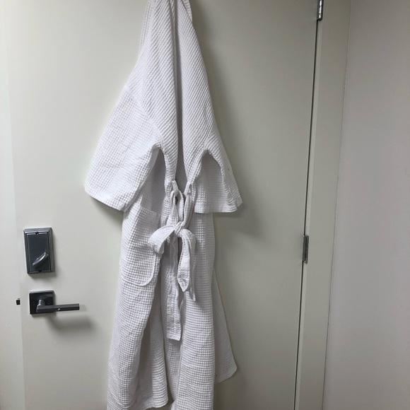 White kimono Robe - Picture 2 of 3